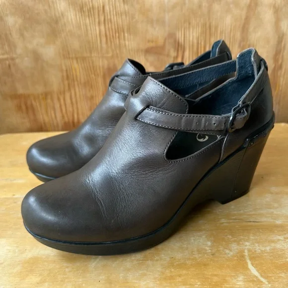 Dansko Franka Heeled Wedge Gray Leather Strappy Ankle Bootie - Picture 2 of 10
